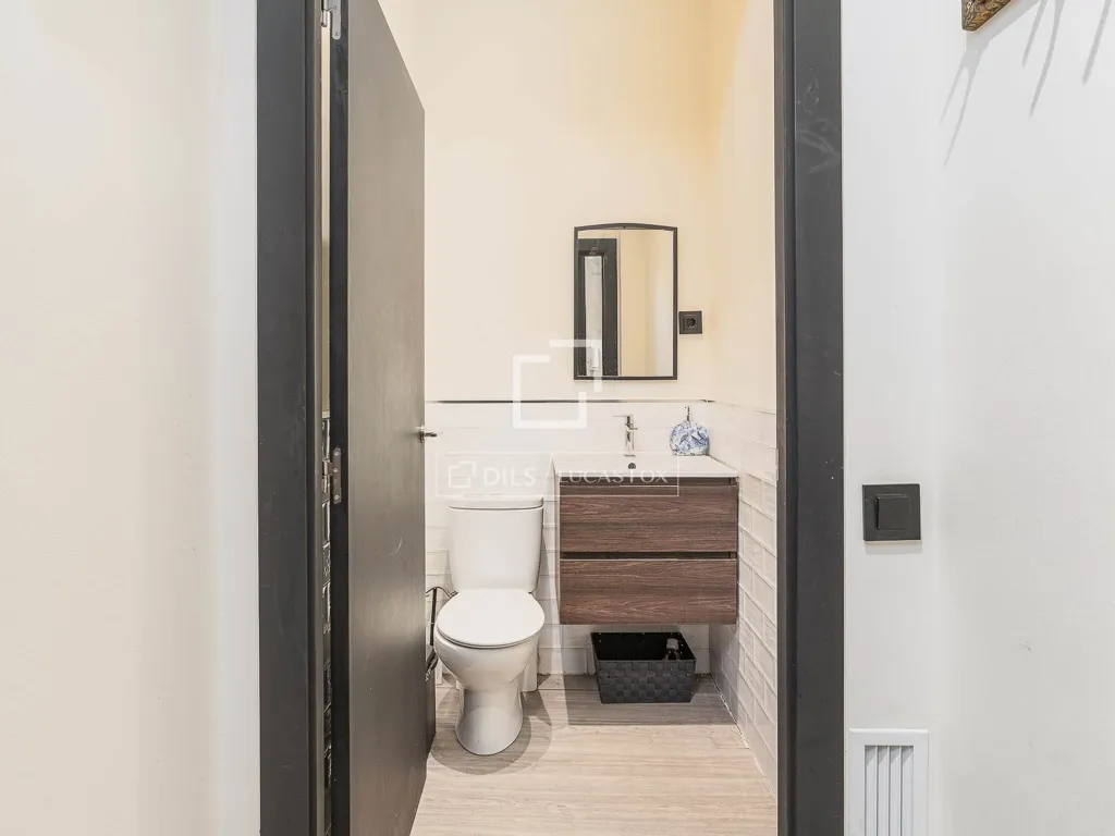 Salles de bain - Apartment with Patio in Barcelona's Gothic Quarter