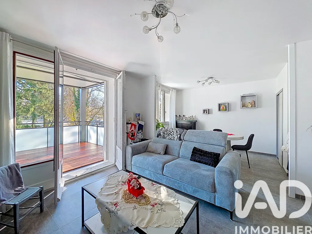Séjour - Appartement Traversant avec Terrasse à Cran-Gevrier