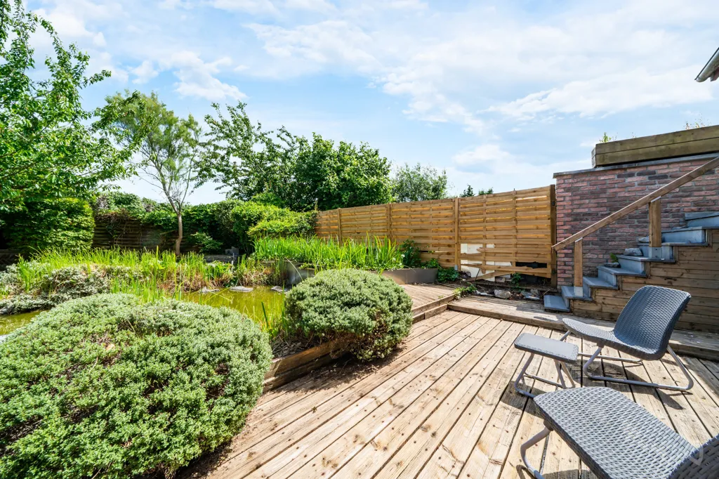Aed - Three-Storey House with Terrace in Bray