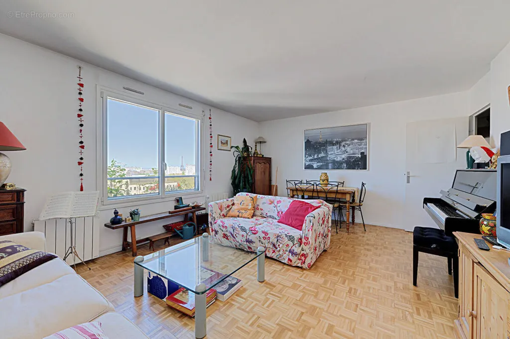 Séjour - Appartement 4 Pièces avec Vue Panoramique sur Paris