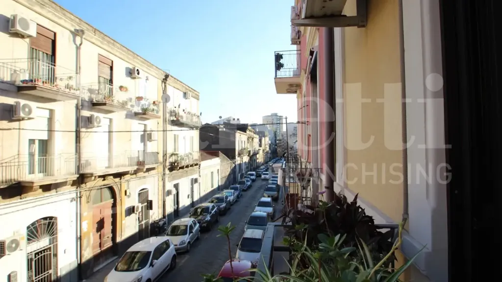 Välivaade - Refurbished Triplex with Balcony in Catania