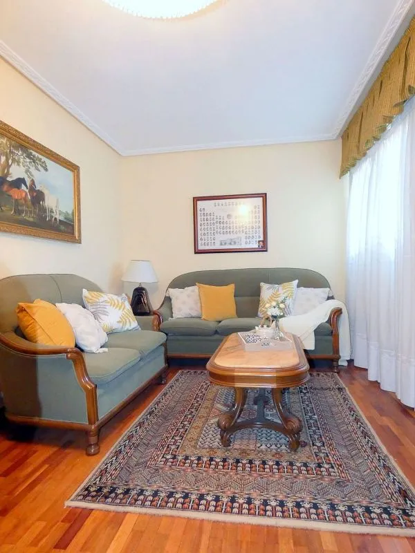 Elutuba - Flat with Garage in Calle de Karmelo