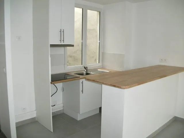 Kitchen - Bright 2-Bed Flat near Saint-Lazare, Paris