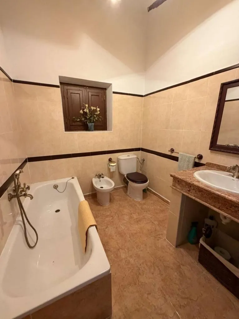 Salles de bain - 3-Bedroom House with Mountain Views in Oria