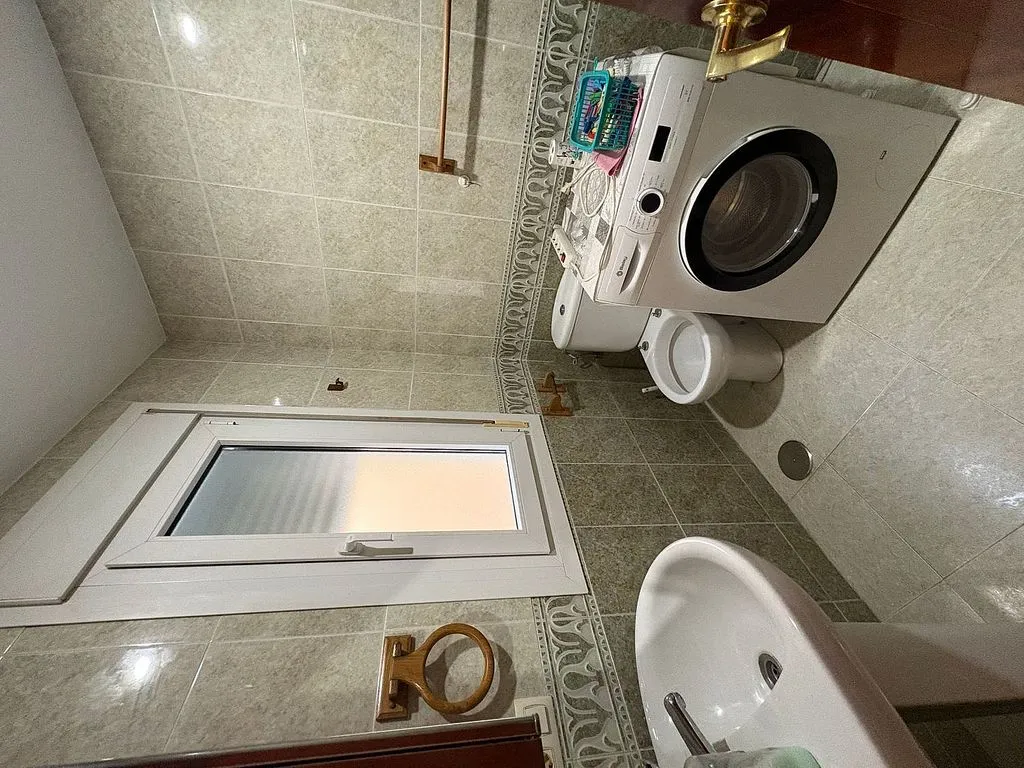Bagni - First-Floor Flat with Harbour Views in Old Town