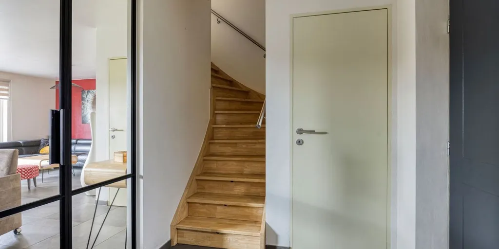 Esik - Modern Semi-Open House with Garden in Borchtlombeek