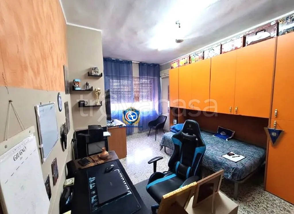 Bureau - Auction Apartment with Terraces in Capua