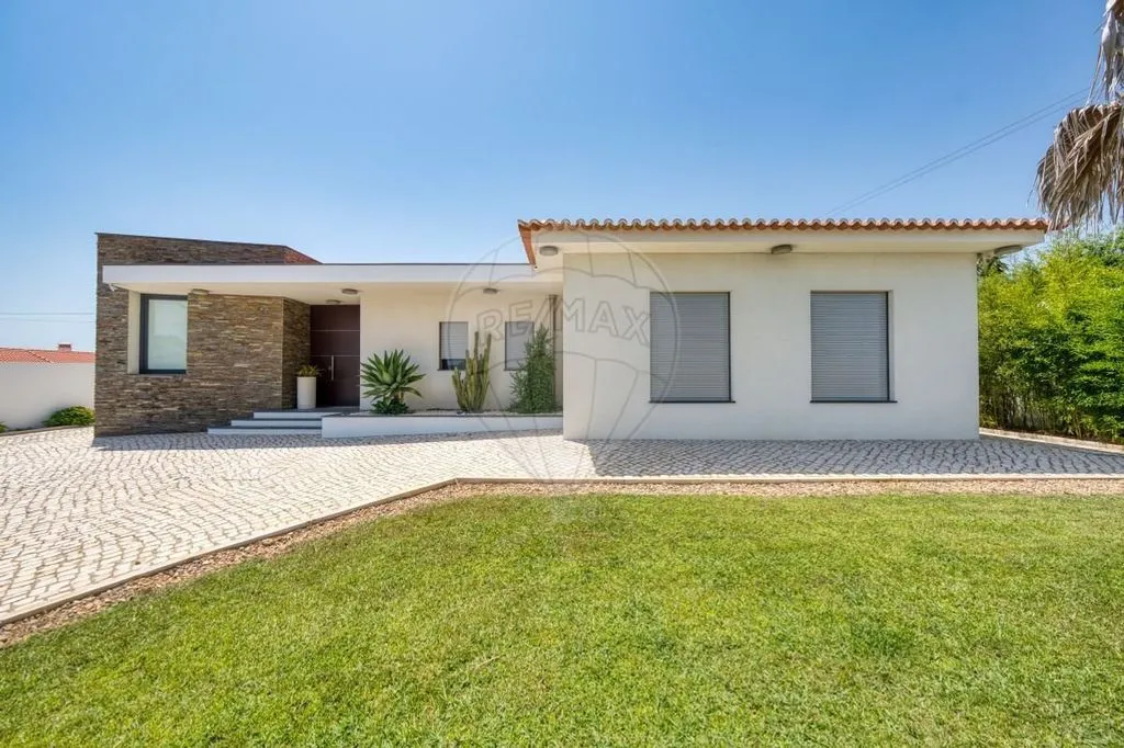 Välivaade - Luxury Villa with Extensive Land in Torres Novas