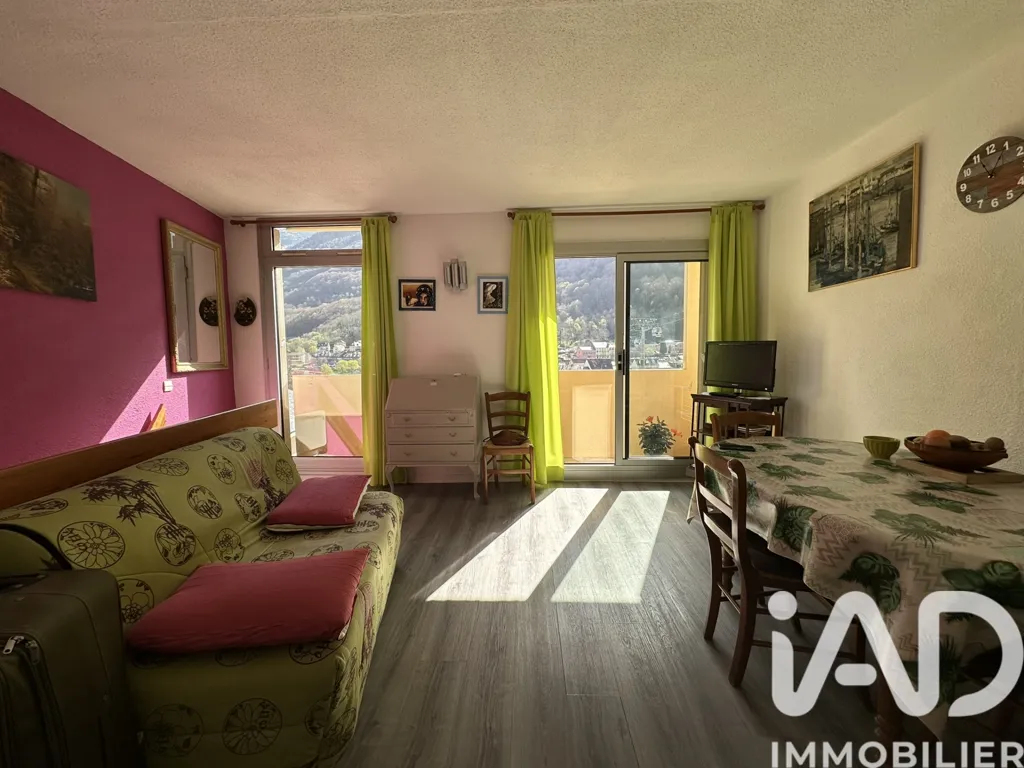 Living Room - 2-Bedroom Apartment with Mountain View in Cauterets