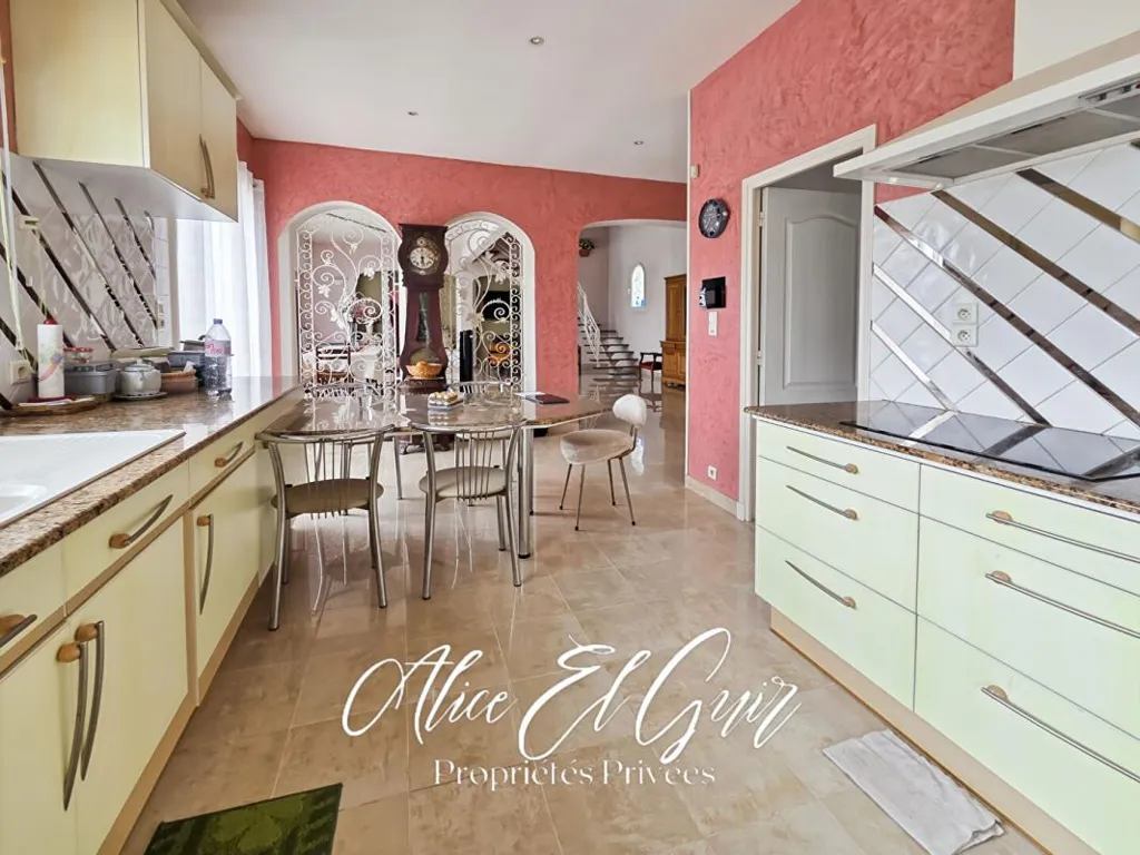 Kitchen - Architectural House with Pool in Carcassonne