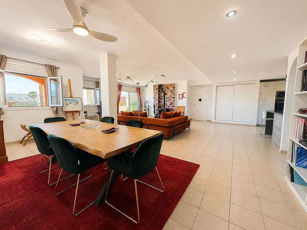 Söögituba - Duplex with Pool and Terrace in Altaona Golf