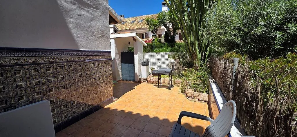 Terrass - Semi-Detached House with Pool in Rocafort