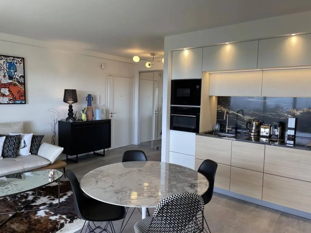 Salle à manger - Appartement Moderne avec Vue Mer à Cannes