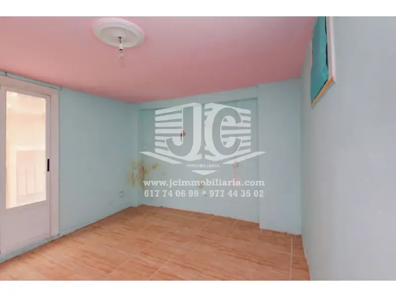 Pièces - Apartment with Balcony in Tortosa Centre