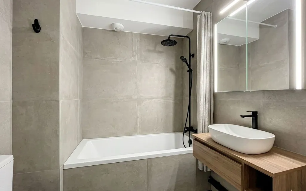 Vannitoad - Studio with Balcony in Suresnes Centre
