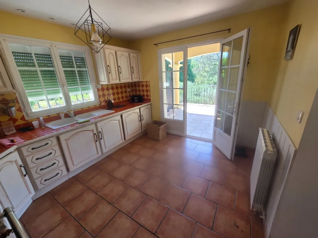 Köök - Charming Villa with Terrace in Cendras