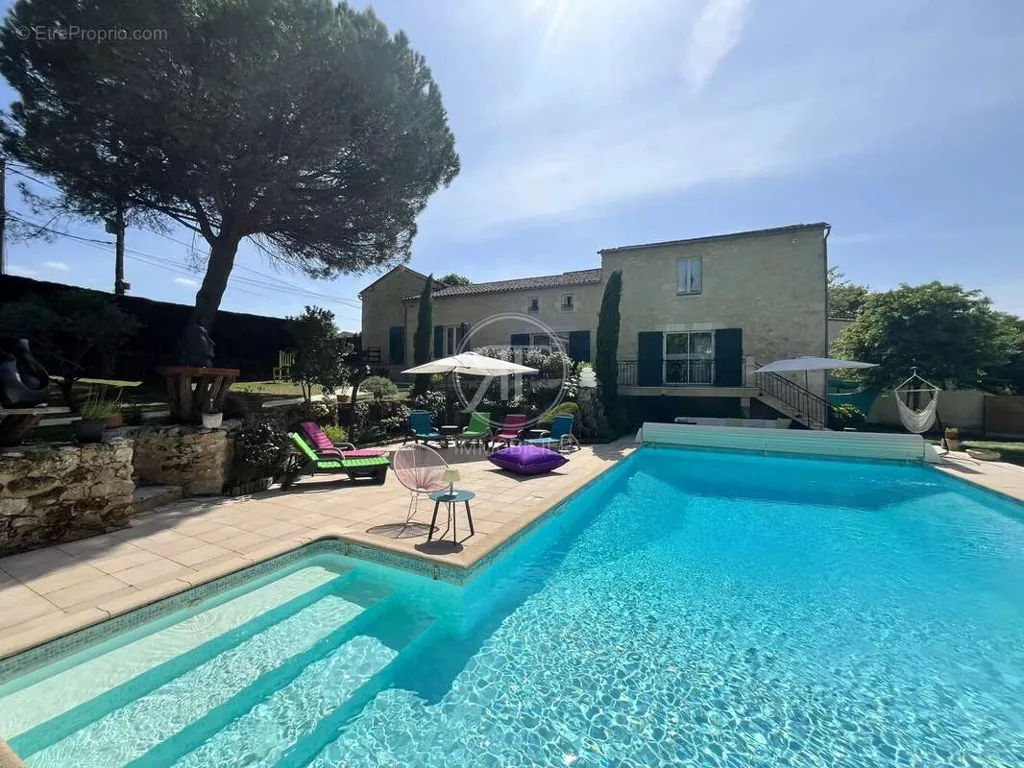 Piscina - Luxury House with Pool in Puisseguin