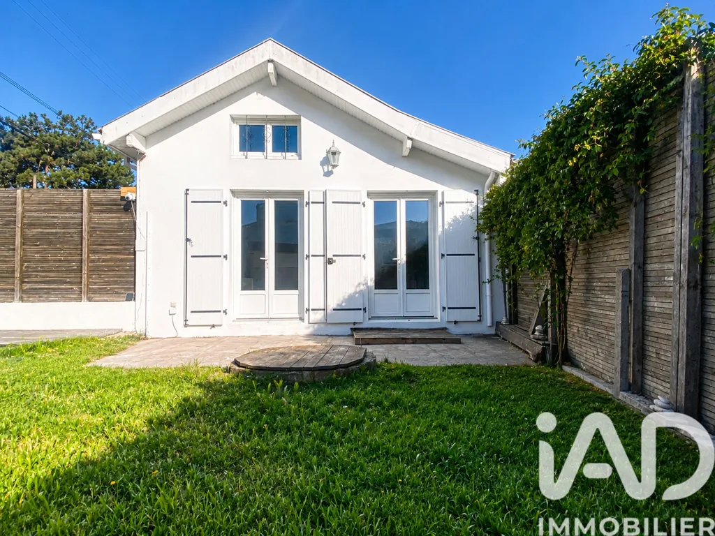 Aed - Renovated House with Private Garden in Eysines