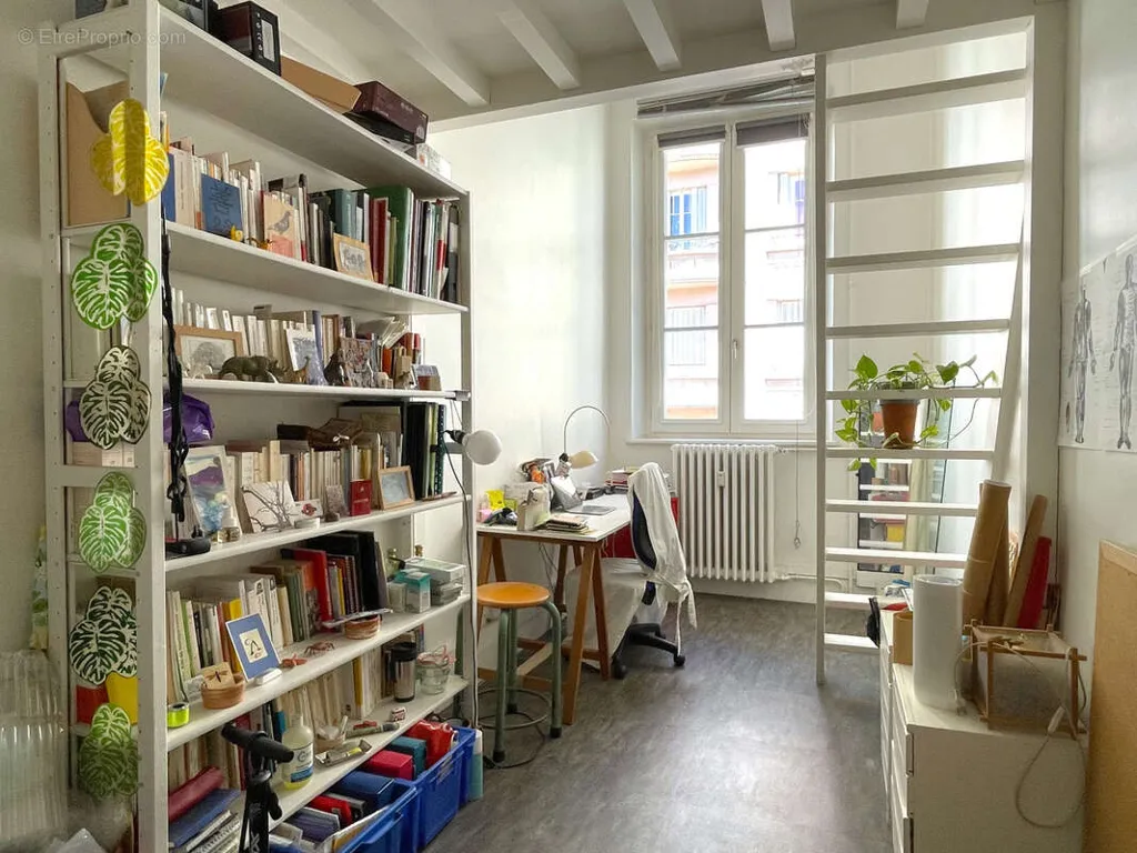 Bureau - Appartement Atypique Loft avec 4 Chambres à Lyon 6ème