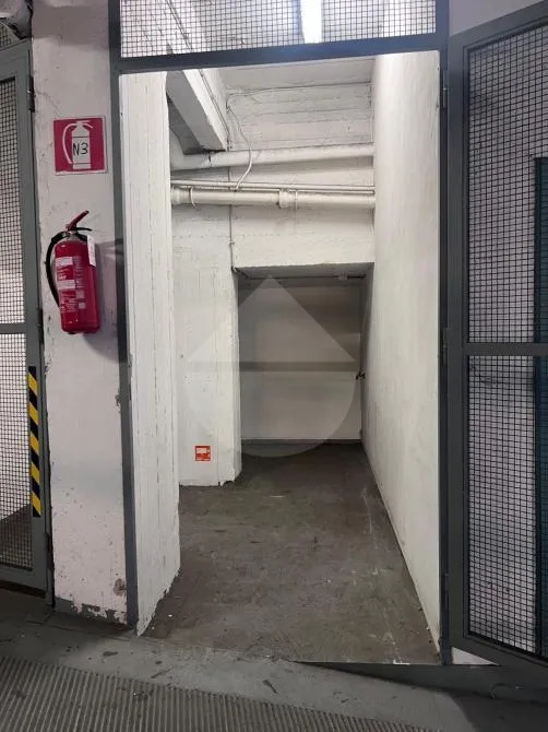Garage - Auto Garage with Electric Gate in Trionfale, Rome