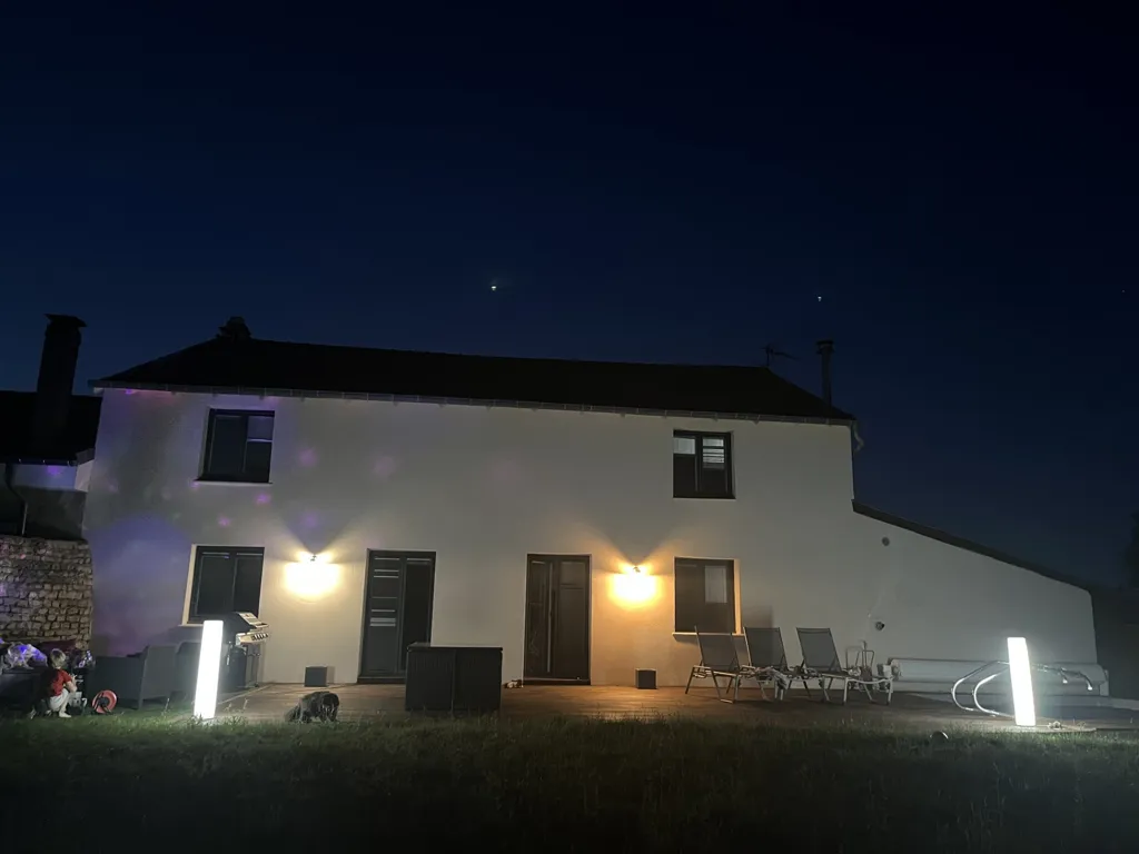 Extérieur - Maison Individuelle avec Piscine en Dernière Position