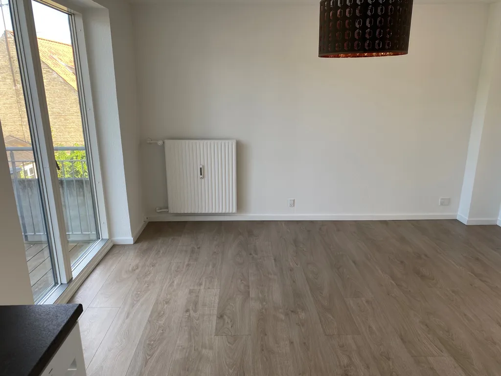 Pièces - Spacious 4-Room Apartment with Balcony in Horsens