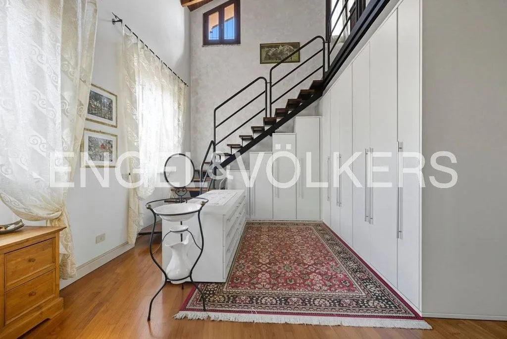 Rooms - Neoclassical Villa with Garden in Samarate