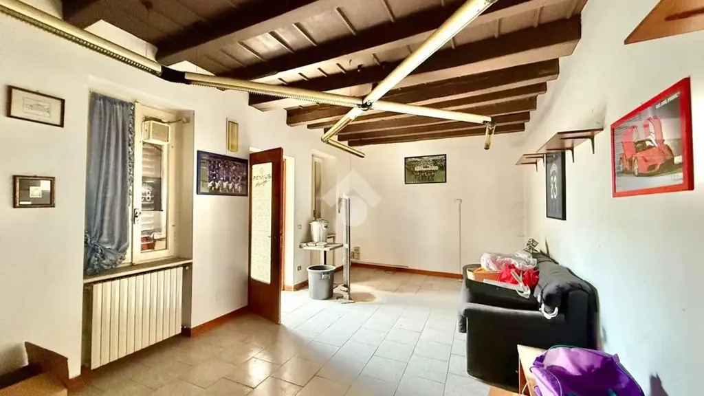 Entrée - Independent House with Shops in Treviglio Historic Centre