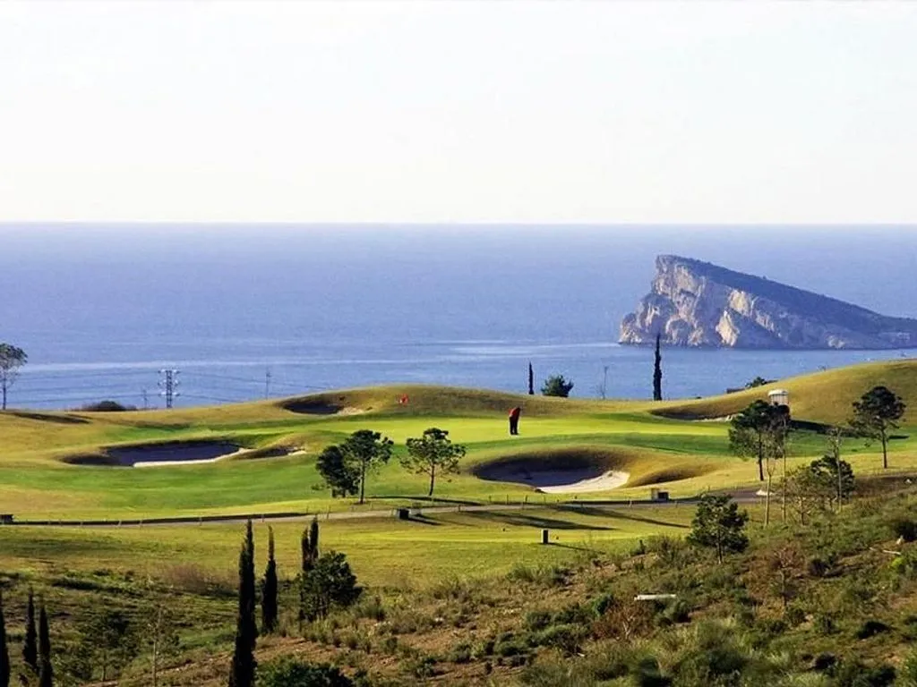 Garden - Luxury 1-Bed Apartment with Sea View in Benidorm