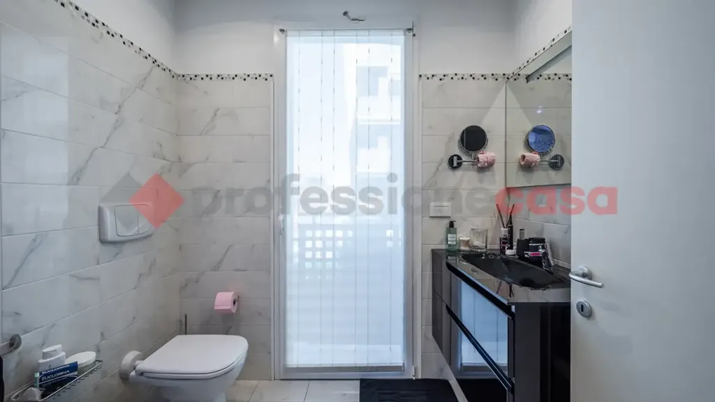 Bagni - Modern 3-Bedroom Apartment in Buccinasco