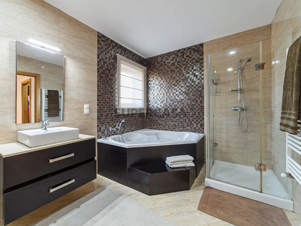 Vannitoad - Detached House with Pool in Fiães