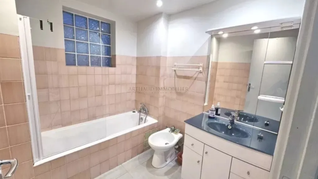 Vannitoad - Sea View Apartment in Palm Beach, Cannes
