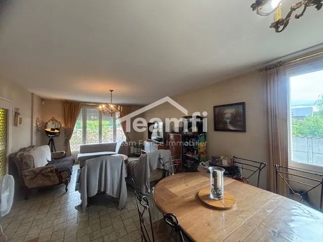Söögituba - House with Garden and Garage in Bourges