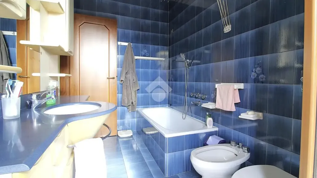 Salles de bain - Triplex with Triple Exposure in Agrate Brianza