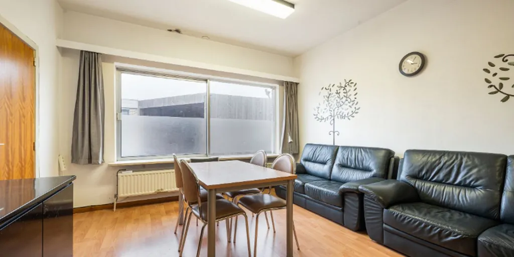 Salle à manger - Appartement avec Espace Commercial à Roeselare