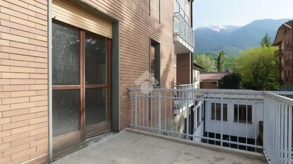 Balcon - Commercial Space with Central Location in Susa