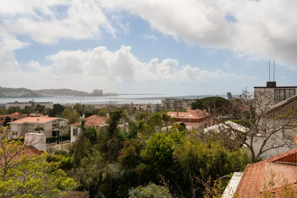 Balcon - 7 Bedroom House with Pool in Restelo, Lisbon