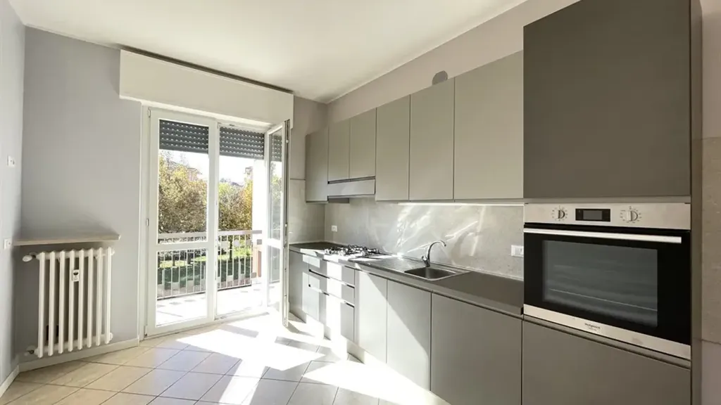 Cuisine - Rearranged Apartment with Balcony in Curno