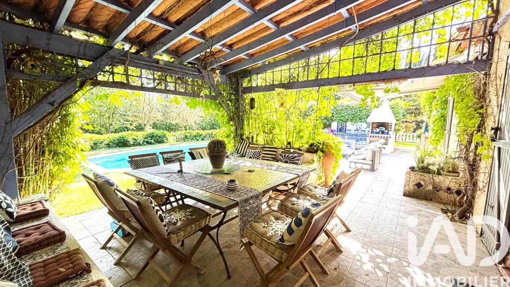 Terrasse - Maison de Plain-Pied avec Piscine au Muy
