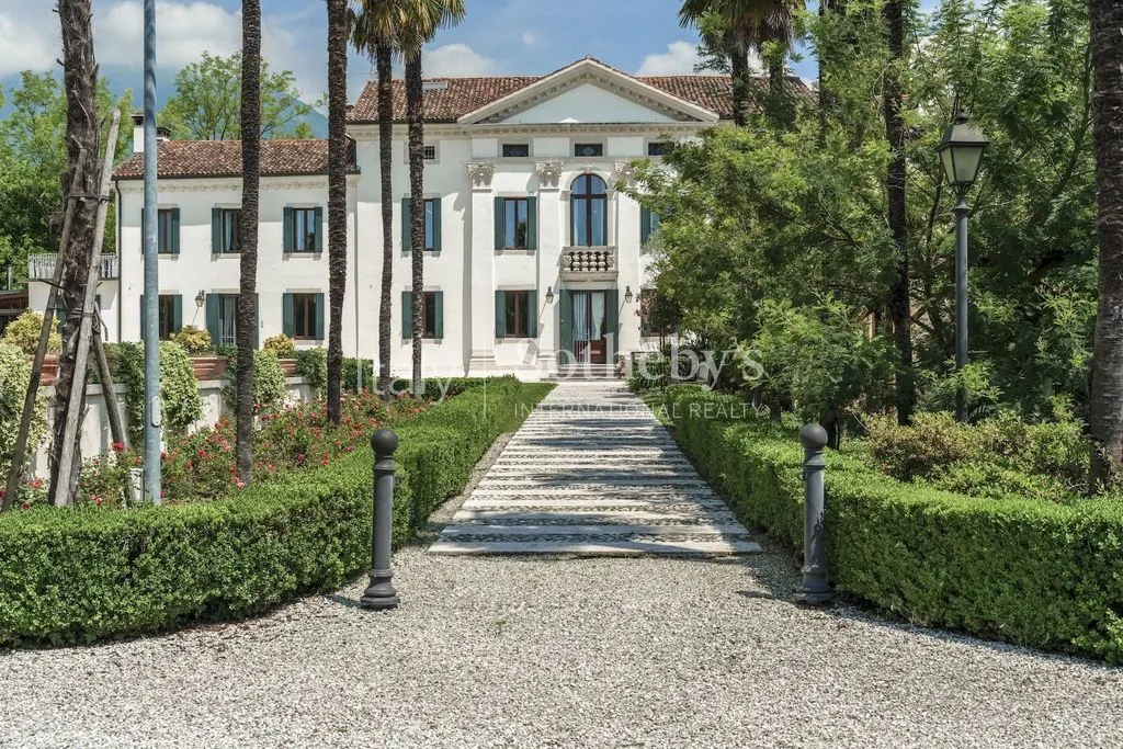 Välivaade - Neoclassical Villa with Park in Vittorio Veneto