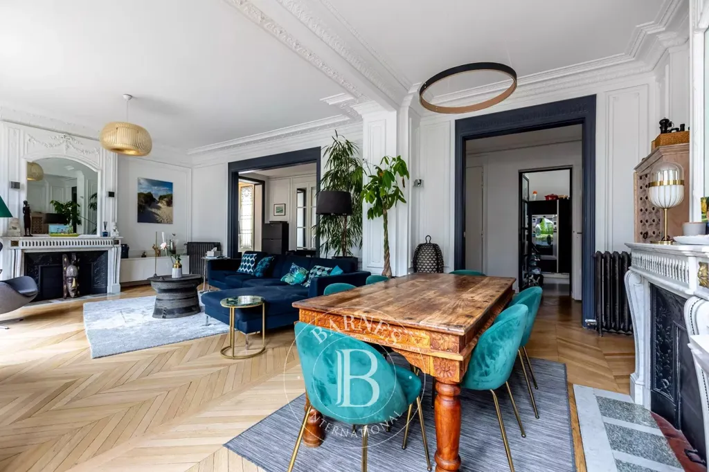Séjour - Appartement Haussmannien avec Balcon Filant à Paris 8ème