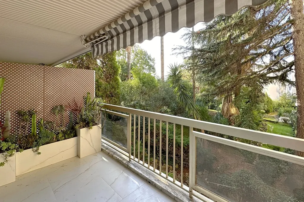 Rõdu - Renovated Apartment with Terrace in Cannes
