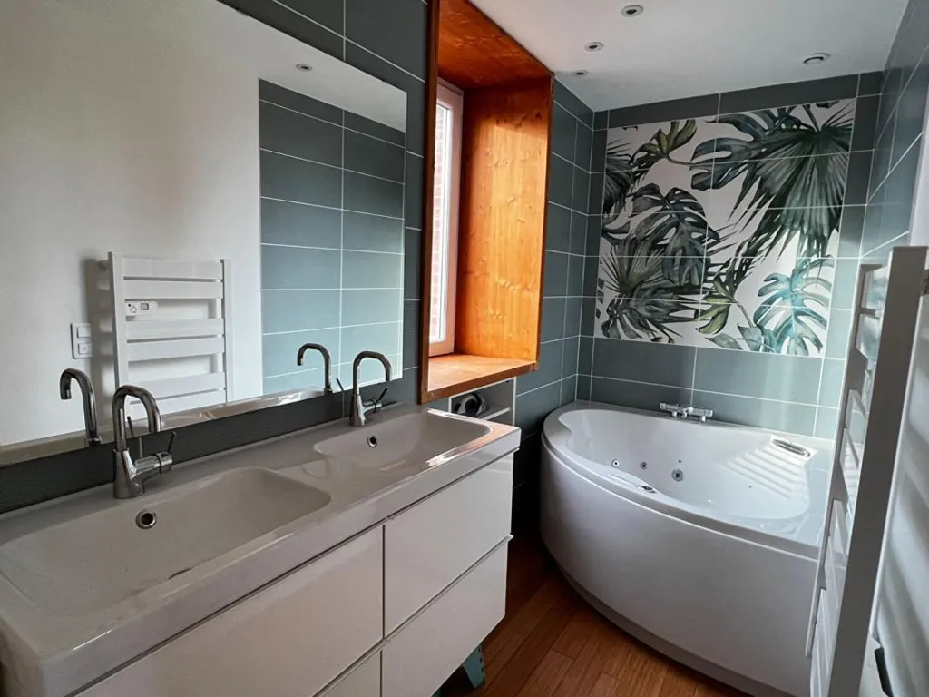 Salles de bain - Maison de Bourg avec Terrasse et Garage à Plessé