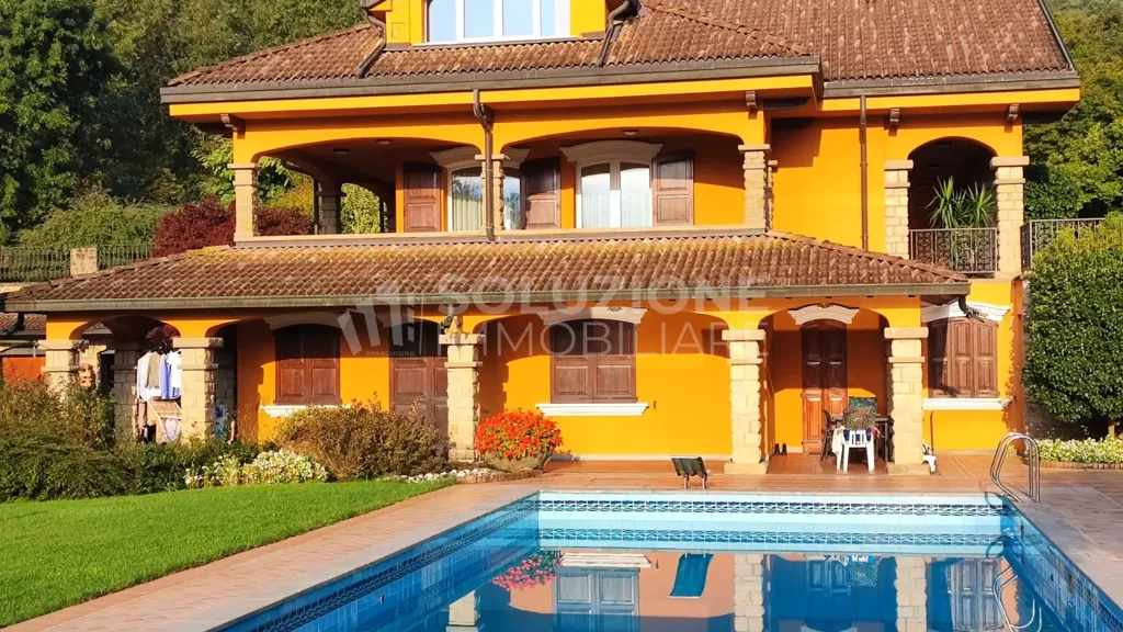 Bassein - Prestigious Villa with Pool in Alzano Lombardo