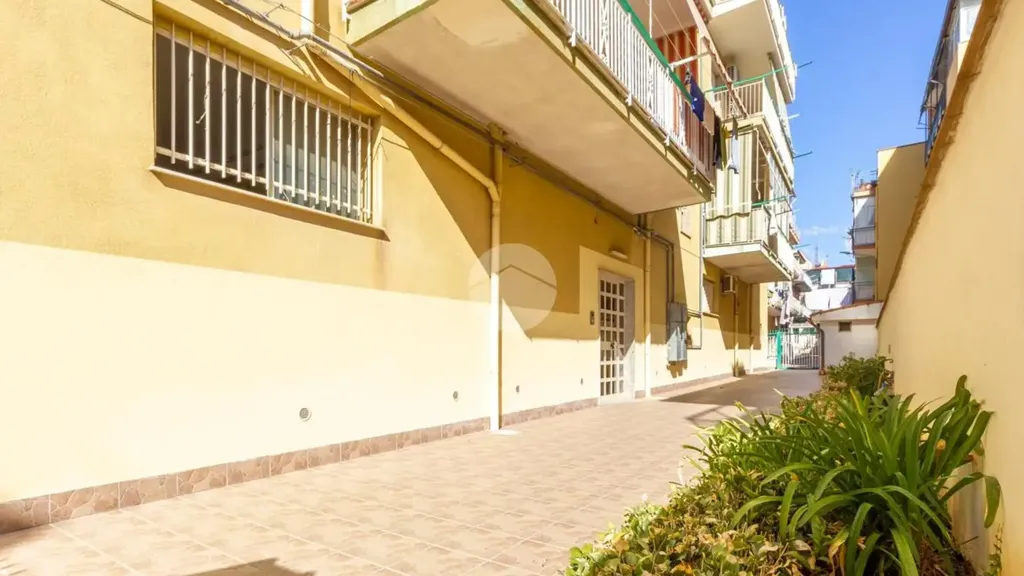 Jardin - First-Floor Flat with Balcony in Villabate