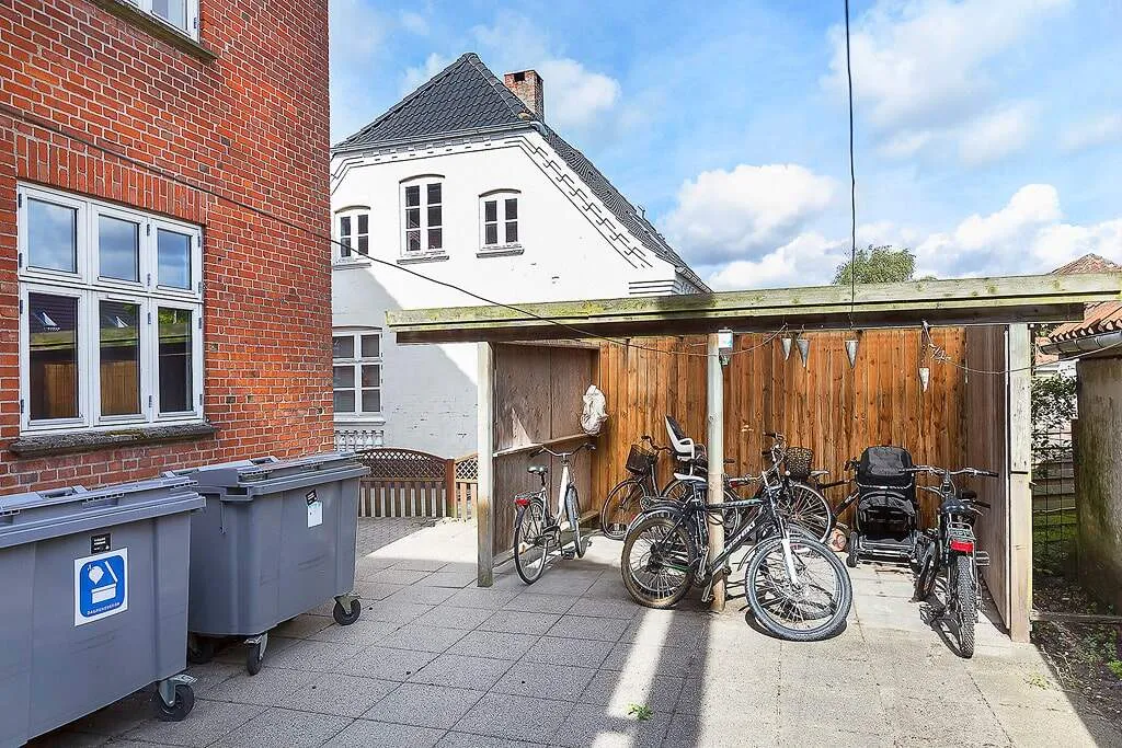 Välivaade - 3-Bedroom Flat with Shared Garden in Fårup
