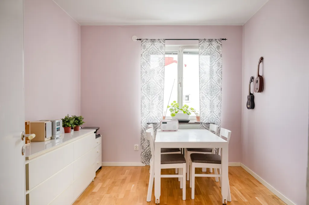 Söögituba - Apartment with West-Facing Balcony in Gubbängen