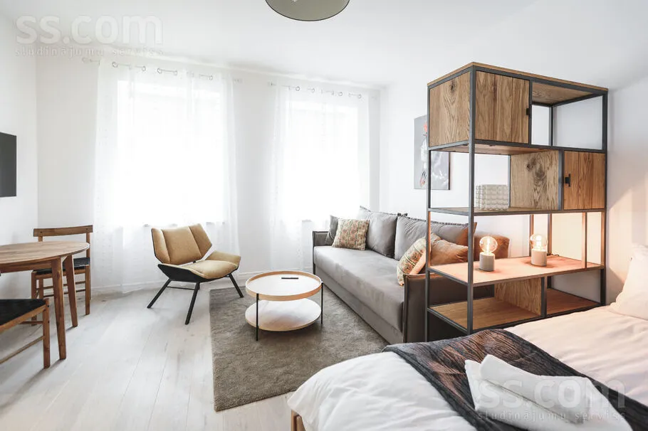 Magamistoad - Renovated Apartment with Balcony in Riga Centre