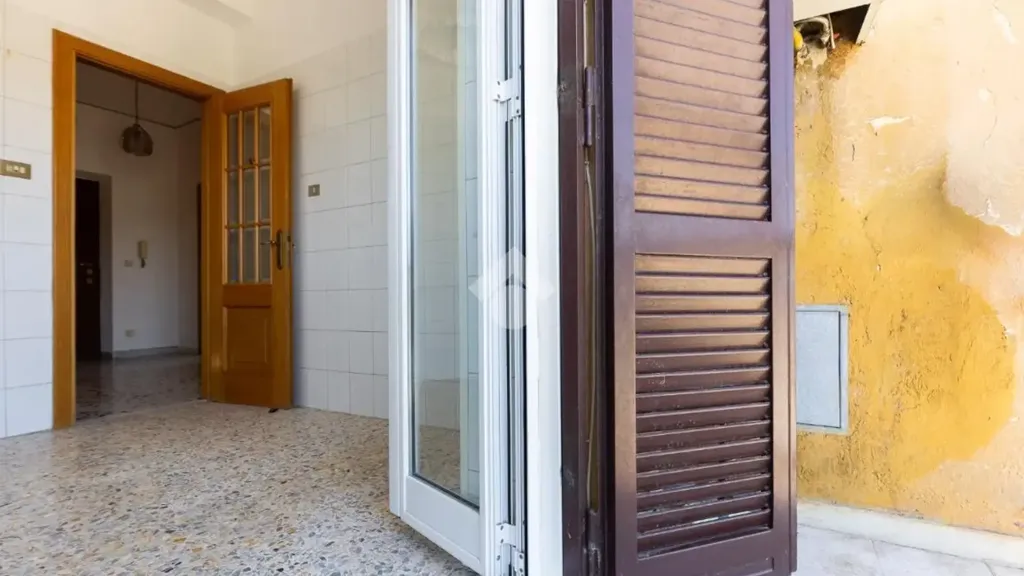 Entrée - Two-Bedroom Apartment with Balcony in Rome