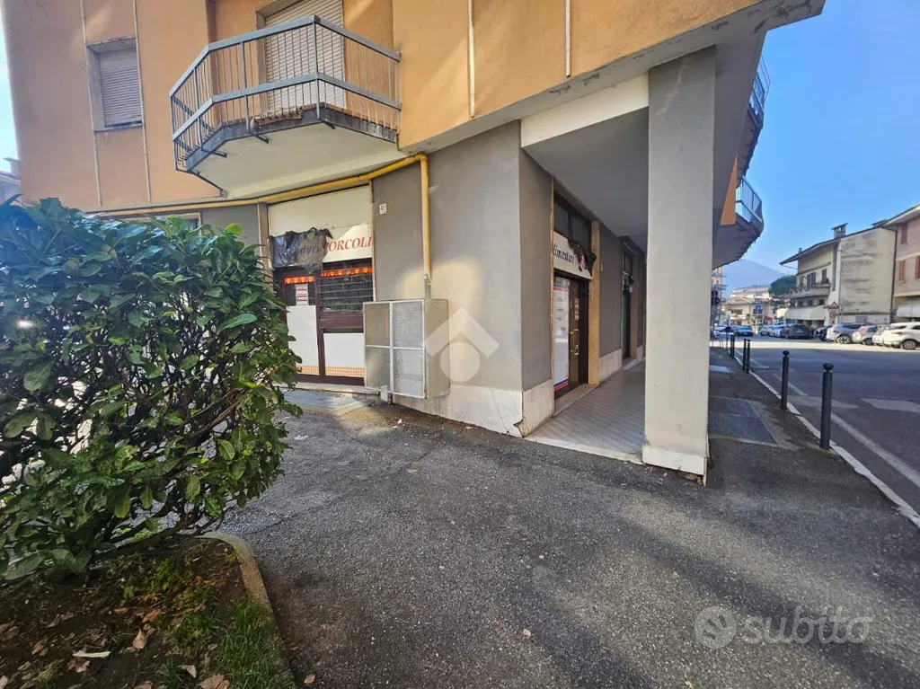 Välivaade - Commercial Space with Four Frontage Windows in Lumezzane